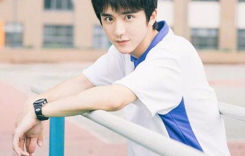 娱乐吃瓜美少女侯明昊,娱乐吃瓜界的青春偶像